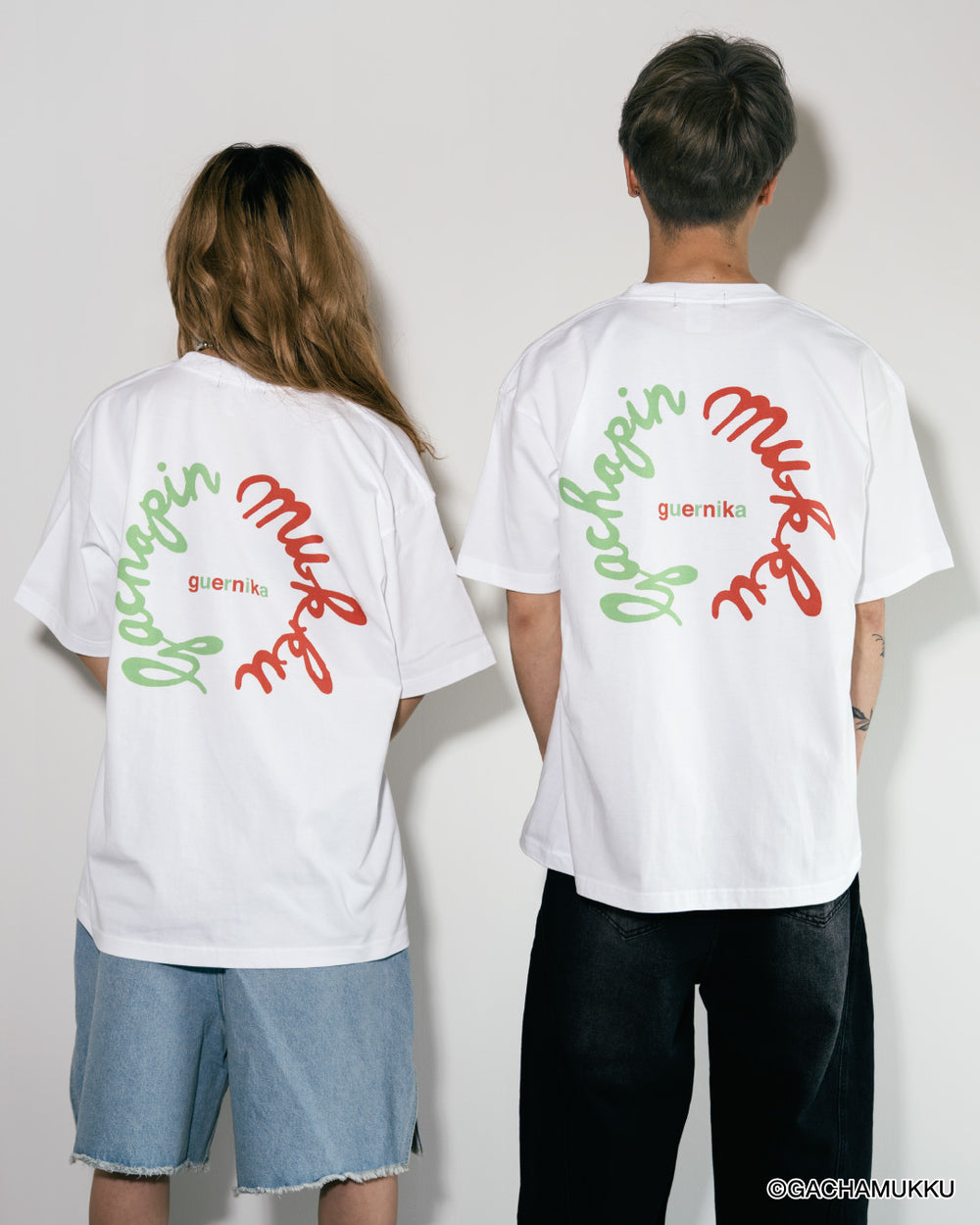 guernika×ガチャピン・ムック】GACHAPIN Thumb Doll Spray T-Shirt